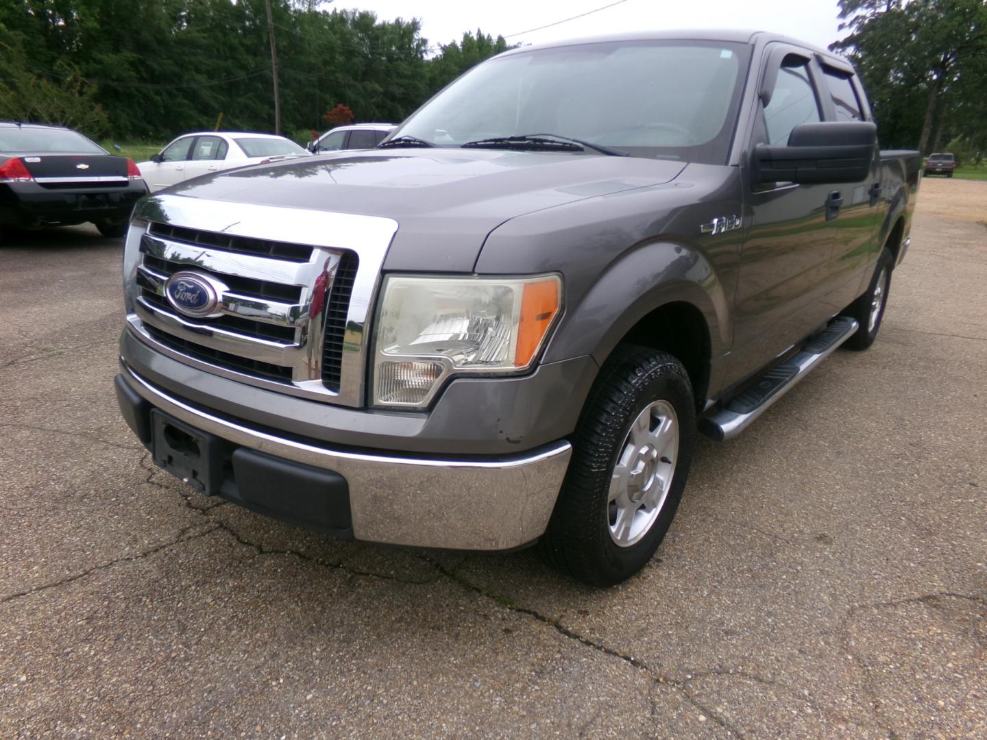 2010 Gray /Gray Ford F-150 XLT SuperCrew 5.5-ft. Bed 2WD (1FTFW1CVXAK) with an 5.4L V8 SOHC 24V FFV engine, 4-Speed Automatic transmission, located at 401 First NE, Bearden, AR, 71720, (870) 687-3414, 33.726528, -92.611519 - Photo#0